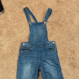 Dollhouse overalls size 5 skinny fit